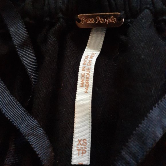 Free People Black Tunic. Beautiful embroidery. Size xs - Picture 3 of 6